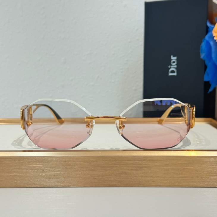 Picture of Dior Sunglasses _SKUfw75840806fw
